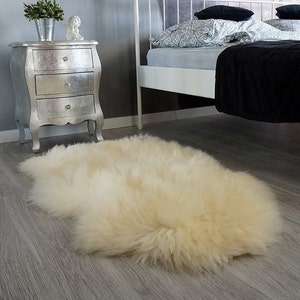GIANT SHEEPSKIN 50 &quot;x 30&quot; White Throw Genuine leather Sheep Skin Decorative rug Natural comfy, cozy, hair is very thick, shiny !
