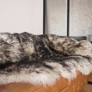 GIANT SHEEPSKIN Triple X  Mouflon White Black Throw Genuine leather Sheep Skin 64&quot; x 46&quot; Decorative rug Natural very thick, shiny !