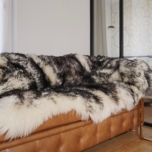 GIANT SHEEPSKIN Triple X  Mouflon White Black Throw Genuine leather Sheep Skin 64&quot; x 46&quot; Decorative rug Natural very thick, shiny !