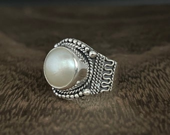 Mabe Pearl Ring // 925 Sterling Silver // Oxidized Bali Setting