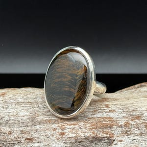 Tiger Eye Ring // 925 Sterling Silver // Large Oval Setting // Size 9 // Actual Item