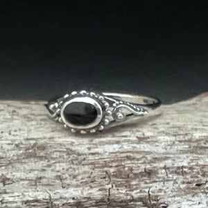Small Vintage Style Black Onyx Ring // 925 Sterling Silver // Oxidized // Sizes 5 to 10