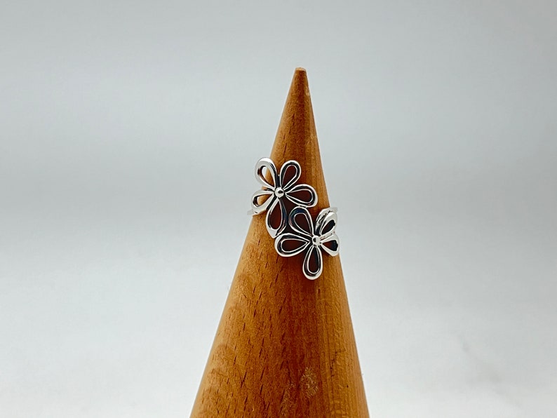 Double Flower Ring // 925 Sterling Silver // 2 Large Flowers Ring // Handmade // Sizes 7 to 10 Available image 3