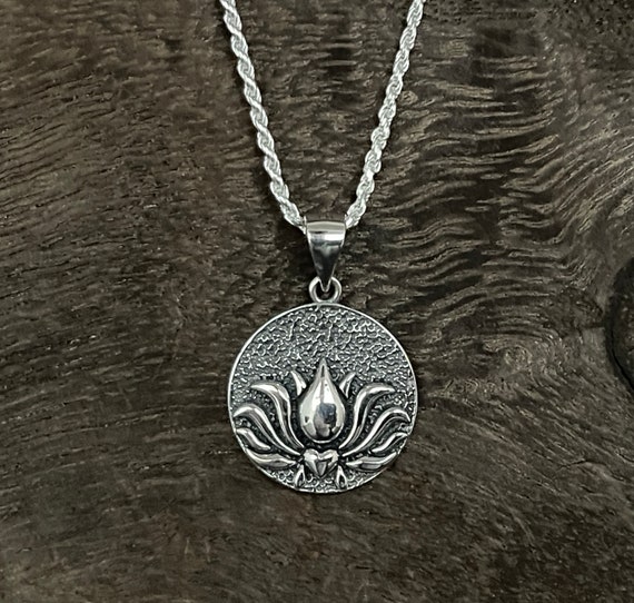 Oxidized Sterling Silver Lotus Flower Stud Earrings 並行輸入品