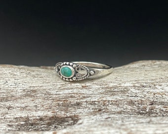 Small Vintage Style Turquoise Ring // 925 Sterling Silver with Genuine Turquoise