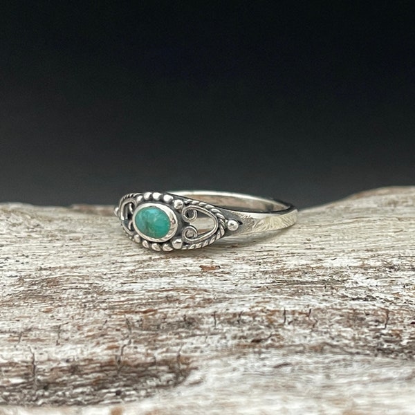 Small Vintage Style Turquoise Ring // 925 Sterling Silver with Genuine Turquoise
