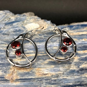 Garnet Drop Earrings // 925 Sterling Silver // Circular Setting // Silver Garnet Earrings // Natural Red Garnet Earrings