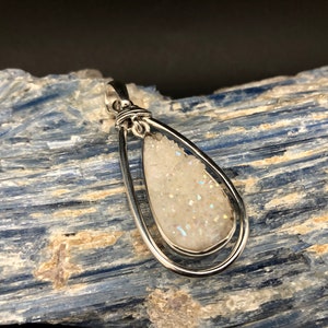 White Druse Pendant // Natural White Druse Silver Pendant // White Druzy Pendant // Dangly Teardrop Setting // Healing Stone