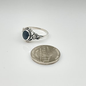 Vintage Onyx Leaves Ring // 925 Sterling Silver with Black Onyx // Size 4 to 10 image 3