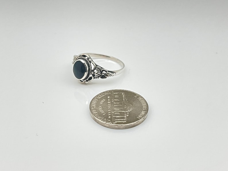 Vintage Onyx Leaves Ring // 925 Sterling Silver with Black Onyx // Size 4 to 10 image 3