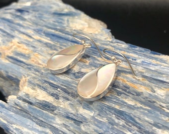 Mother of Pearl Shell Earrings // 925 Sterling Silver // Ying Yang Teardrop Design // MOP Silver Earrings