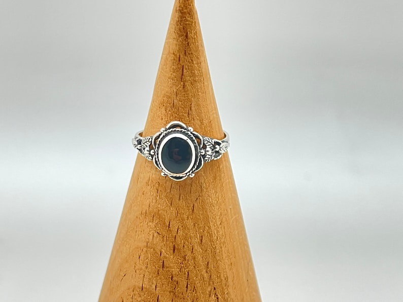 Vintage Onyx Leaves Ring // 925 Sterling Silver with Black Onyx // Size 4 to 10 image 5