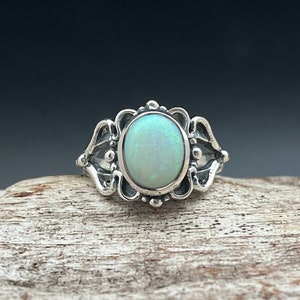 Vintage Style Opal Ring // 925 Sterling Silver // Size 9