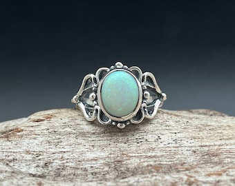 Anillo de ópalo estilo vintage // Plata de ley 925 // Talla 9