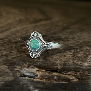 Vintage Style Turquoise Ring // 925 Sterling Silver with Genuine Turquoise // Size 5 to 10