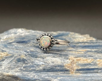 Opal Ring // 925 Sterling Silver // Beaded Bali Design // Silver Opal Ring