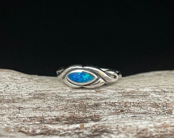 Anillo de plata con ópalo azul // Plata de ley 925 // Anillo de ópalo marquesa