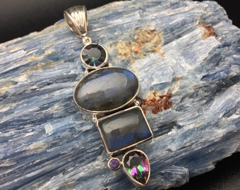 Shimmering Labradorite Pendant with Mystic Quartz and Amethyst Accents // 925 Sterling Silver