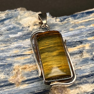 Green Amber Pendant // 925 Sterling Silver // Rectangular Setting // Natural Baltic Amber // Translucenct Green Color