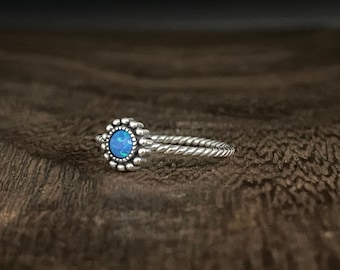 Anillo de ópalo de laboratorio trenzado: plata de ley 925 oxidada