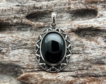 Black Onyx Pendant // 925 Sterling Silver // Oval Setting