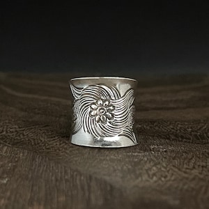 Etched Floral Ring // 925 Sterling Silver // Oxidized Silver Ring