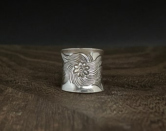Etched Floral Sterling Silver Ring - Oxidized Finish