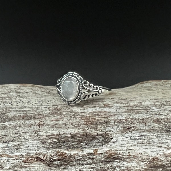 Bali Design Moonstone Ring // 925 Sterling Silver // Vintage Design Moonstone Ring Sizes 5 to 10