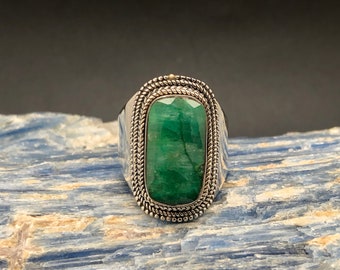 Emerald Ring Size 8 // Sterling Silver 925 // Oxidized Braided Bali Setting