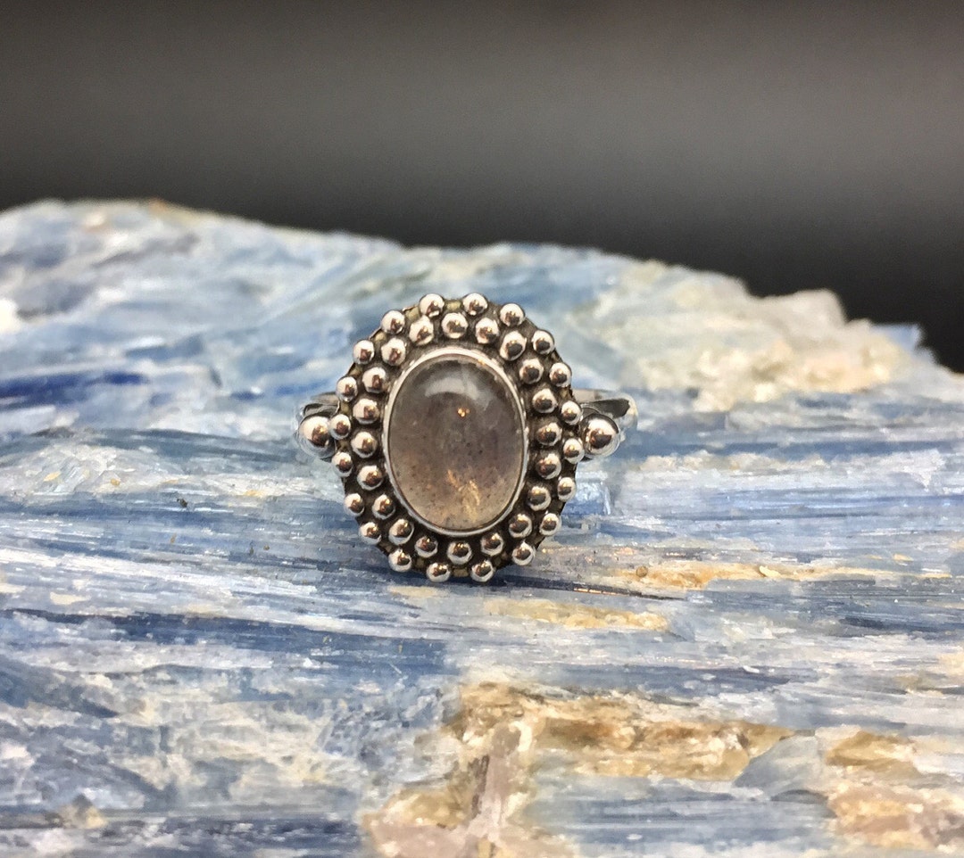 •LABRADORITE - PETAL• decorative bezel silver ring (size 6.75)