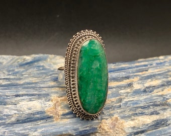 Emerald Ring Size 8, 10, 11 // Sterling Silver 925 // Beaded Bali Setting