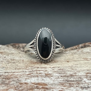 Braided Oval Setting Onyx Ring // 925 Sterling Silver with Natural Onyx // Sizes 5 to 10