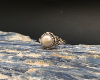Braided Swirl Pearl Ring Size 5 // 925 Sterling Silver // Pearl Ring - Etsy Braided Swirl Pearl Ring Size 5 // 925 Sterling Silver // Pearl Ring - Etsy