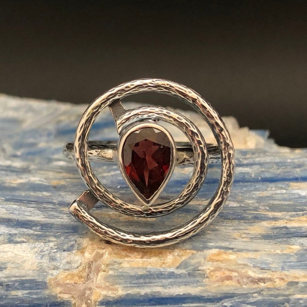 Garnet Spiral Ring // Teardrop Garnet Spiral Ring // Textured Sterling Silver Setting // Circular Garnet Ring // Oxidized