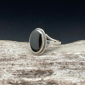 Anillo de ónix negro de forma ovalada // Plata de ley 925 // Tallas disponibles del 5 al 10