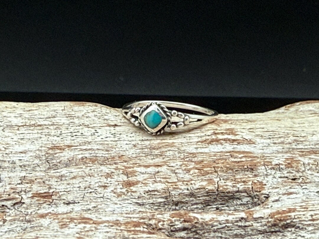 Small Vintage Turquoise Ring // 925 Sterling Silver With Turquoise - Etsy