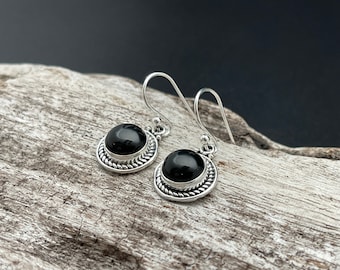 Orecchini a cerchio in argento sterling con onice nero