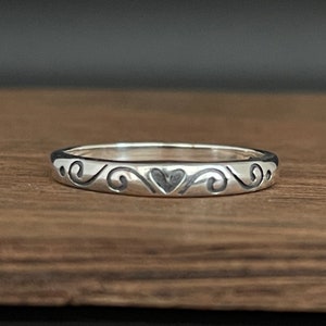 Whimsical Heart Silver Ring // 925 Sterling Silver // Silver Band Ring