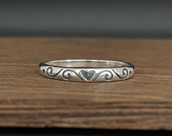 Whimsical Heart Silver Ring // 925 Sterling Silver // Silver Band Ring