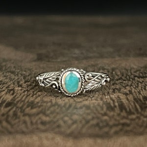 Southwest Turquoise Leaf Ring // 925 Sterling Silver with Genuine Turquoise // Oxidized
