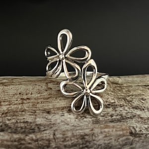 Double Flower Ring // 925 Sterling Silver // 2 Large Flowers Ring // Handmade // Sizes 7 to 10 Available