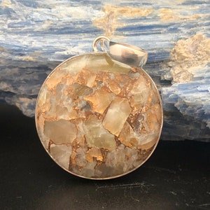 Colgante de plata y calcita de cobre // Plata de ley 925 // Colgante redondo de calcita de cobre // Colgante de calcita