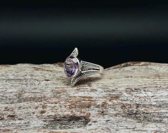 Vintage Style Amethyst Ring Size 7 // 925 Sterling Silver // Oxidized // February Birthstone