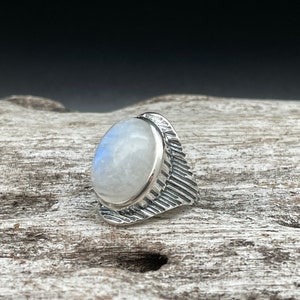 Etched Moonstone Silver Ring Size 8 // 925 Sterling Silver // Rainbow Moonstone Silver Ring