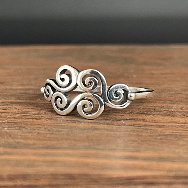 Silver Swirl Scroll Ring // 925 Sterling Silver // Oxidized Swirl Ring