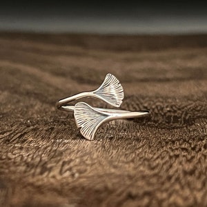 Wrap Around Ginkgo Leaf Ring // 925 Sterling Silver // Oxidized Silver Gingko Leaf Ring