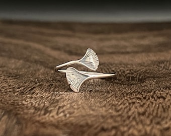 Wrap Around Ginkgo Leaf Ring // 925 Sterling Silver // Oxidized Silver Gingko Leaf Ring