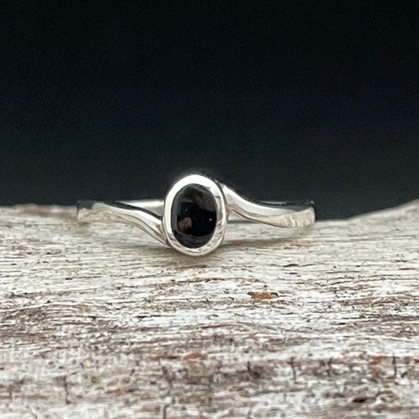 Small Onyx Ring // 925 Sterling Silver // Size 5, 6, 7, 8, 9, 10