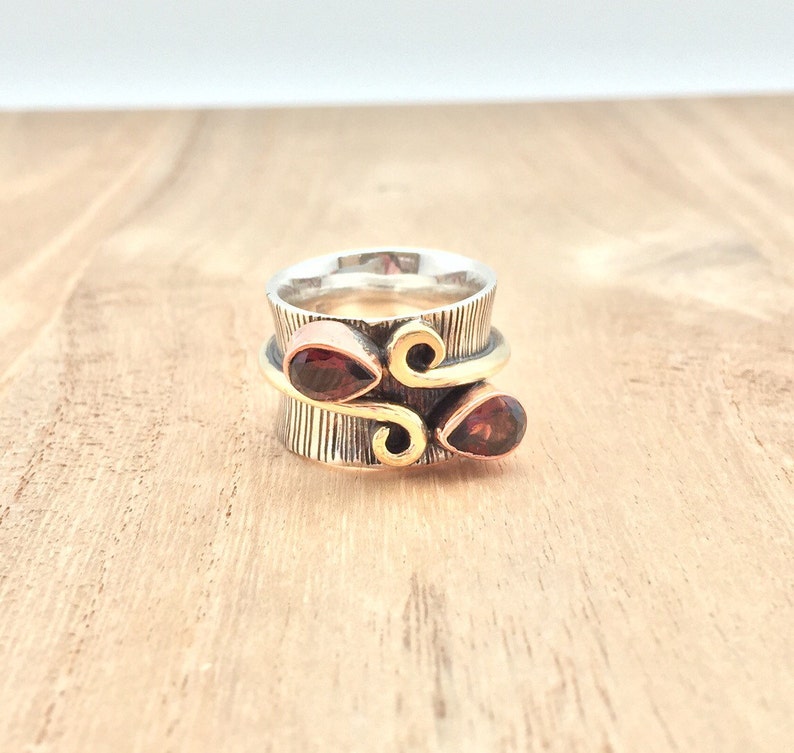 Multi-tone Garnet Ring 925 Sterling Silver Ridged Teardrop Swirl Design Oxidized Finish Size 6