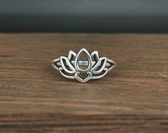 Lotus Ring // 925 Sterling Silver // Classic Silver Lotus Ring